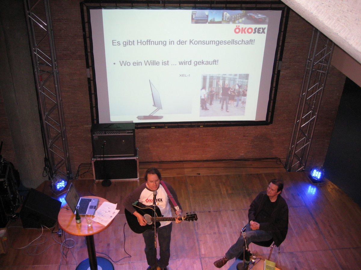 Martin Unfried spielt auf dem tazkongress 2009: ¿Tu was! – Freiheit & Utopie im "Café Global" im Haus der Kulturen der Welt Berlin